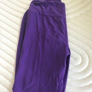One size purple lularoe leggings!